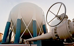 Изображение завода по переработке нефти и газа
