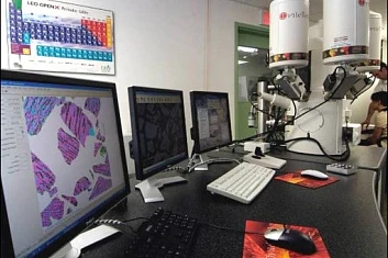 Компьютеры и оборудование в лаборатории