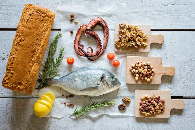 Изображение морепродуктов, орехов и хлеба