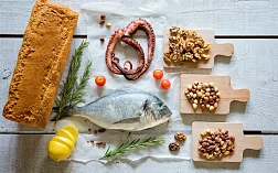 Изображение морепродуктов, орехов и хлеба