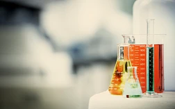 Изображение колб и мензурок в лаборатории